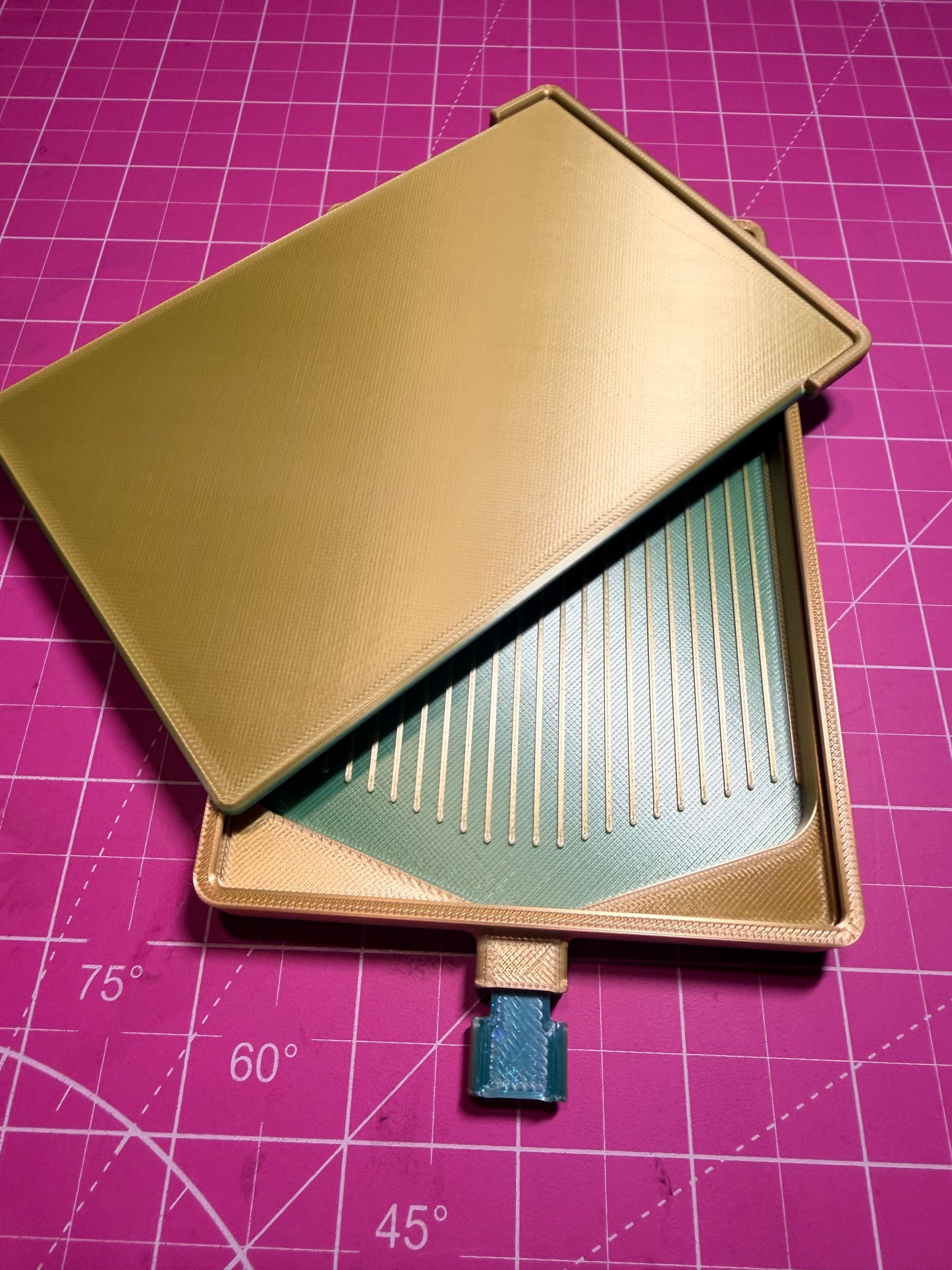 New addition 3d printed 6x4 Diamond Art Tray, with plug